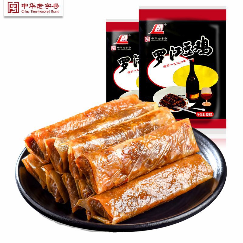 
罗江豆鸡是四川省德阳市罗江区的传统素食小吃，以黄豆为主要原料，经过独特的制作工艺而成，口感绵软，咸香适口，是中华老字号和非物质文化遗产。