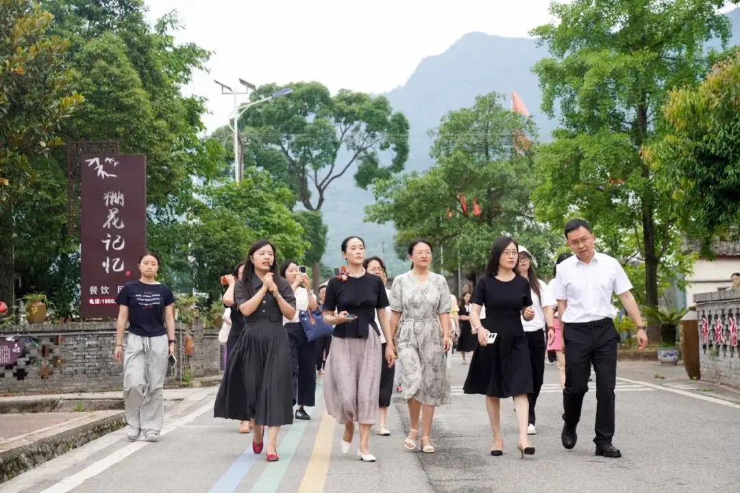 德阳农业产业平台——德阳市“巾帼联播・和美乡村”跟着村播去探村系列活动启动仪式在绵竹顺利举行